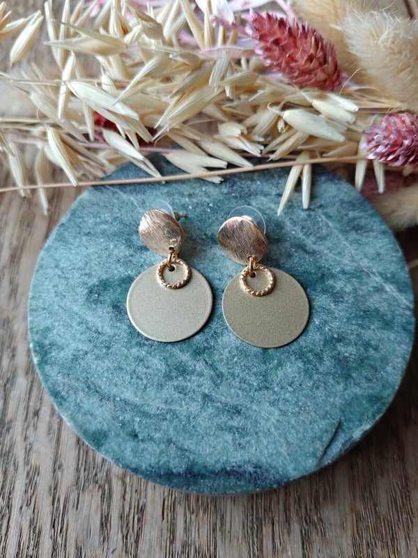 Oorbel BR13: beige/goudkleurige oorbel