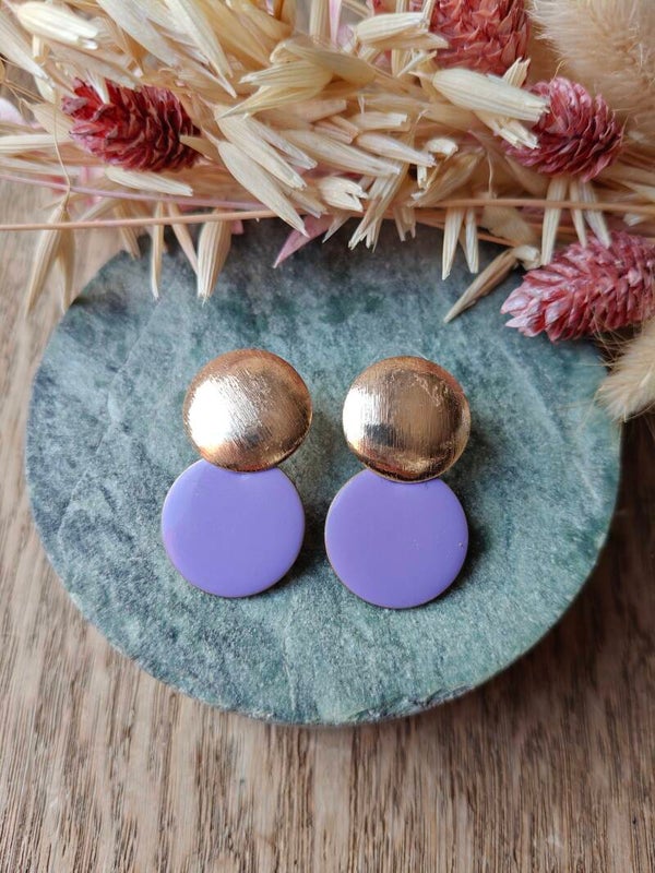 Oorbel PA3: paarse hanger met gouden prikker