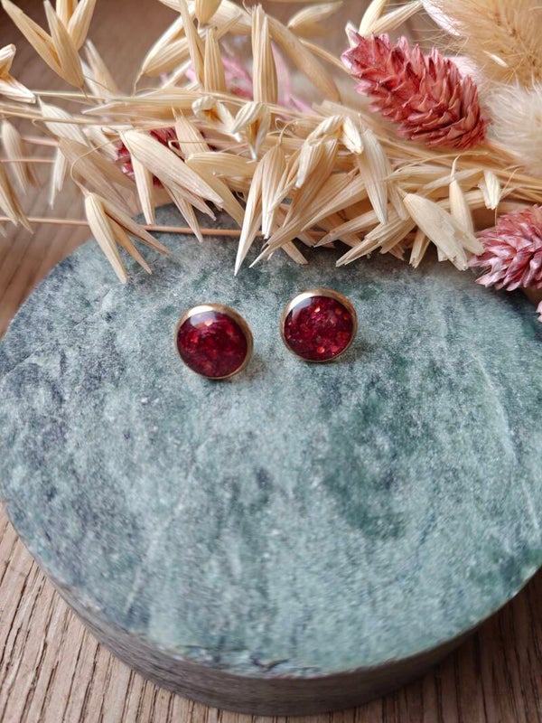 Oorbel KLEIN27: Bordeaux rode studoorbellen