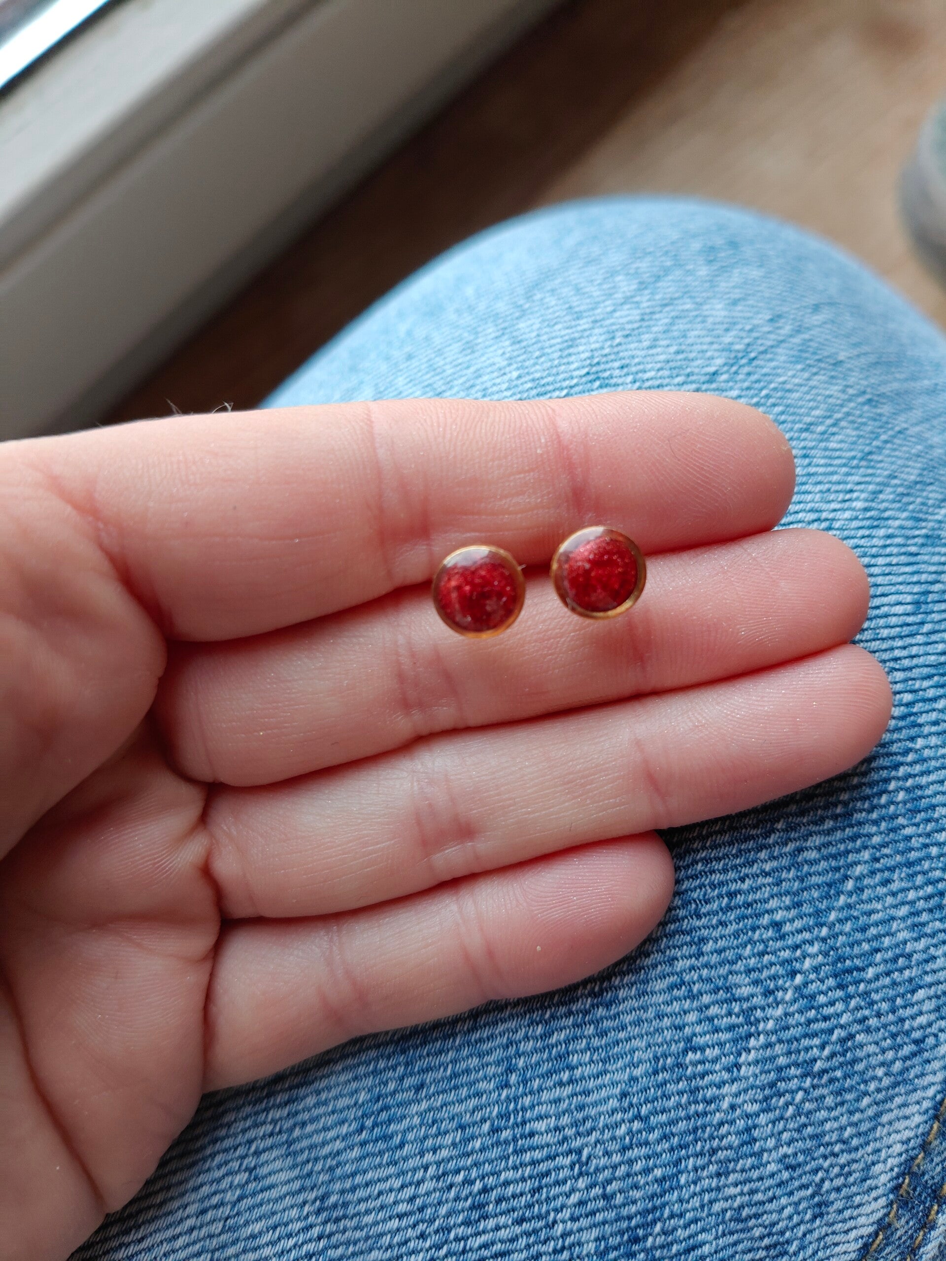 Oorbel KLEIN34: rode oorbellen stud