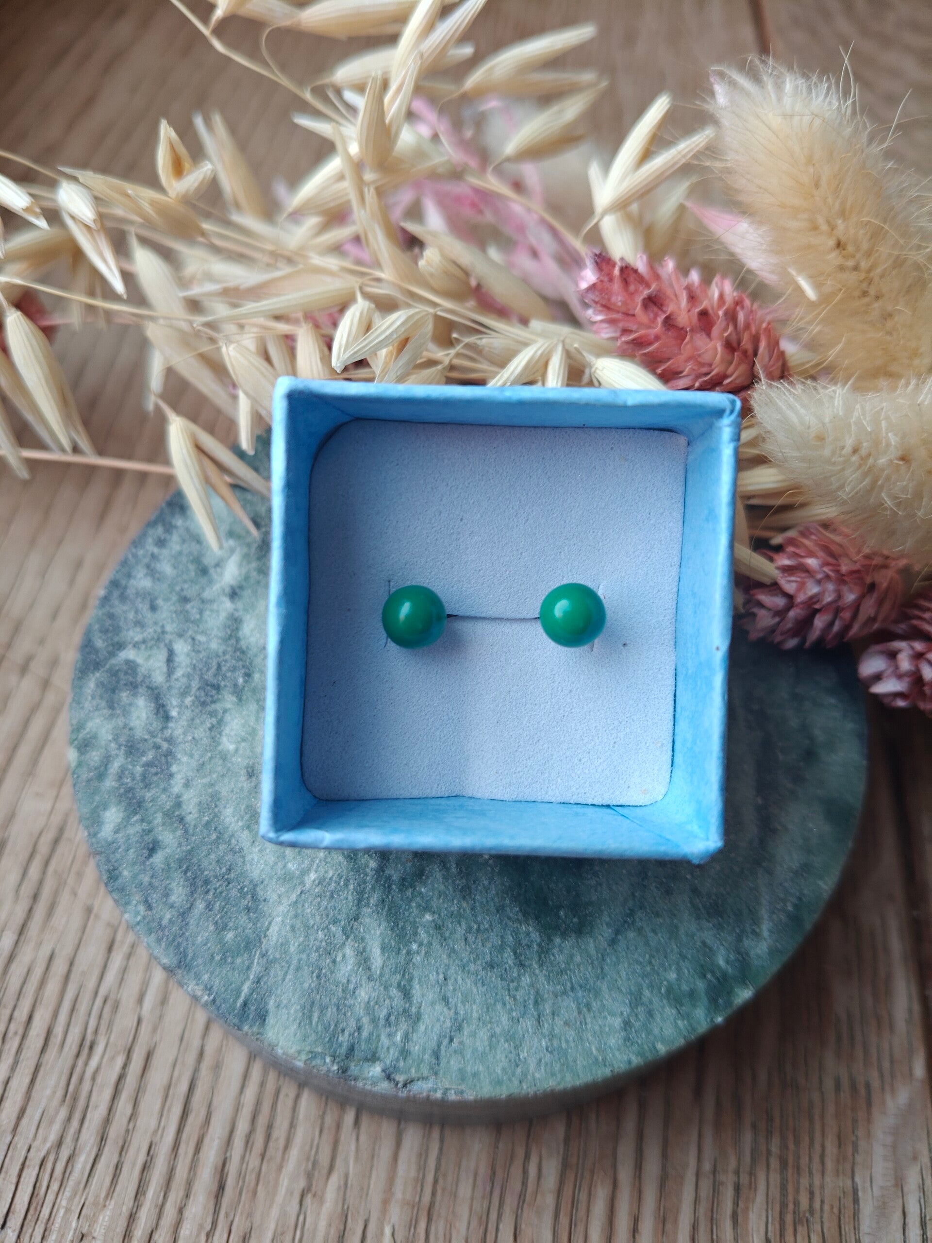 Oorbel KLEIN40: groene kleine studoorbel