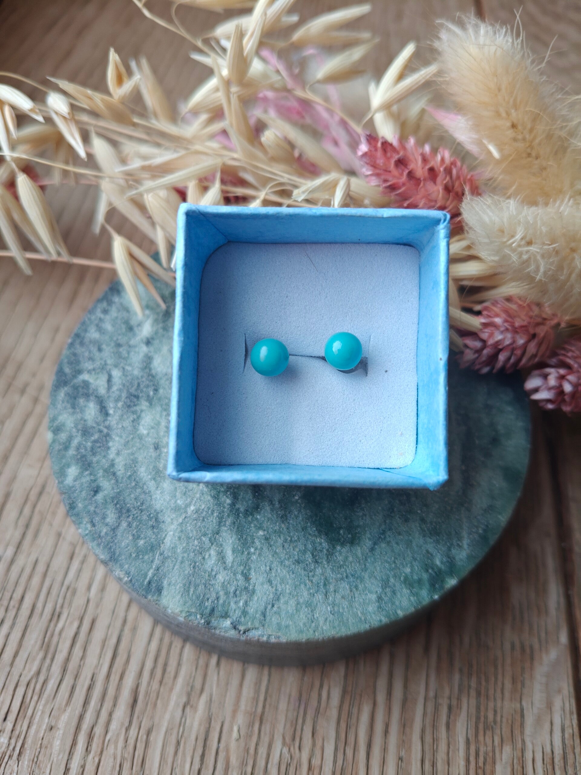 Oorbel KLEIN41: blauwe bolletjesoorbellen