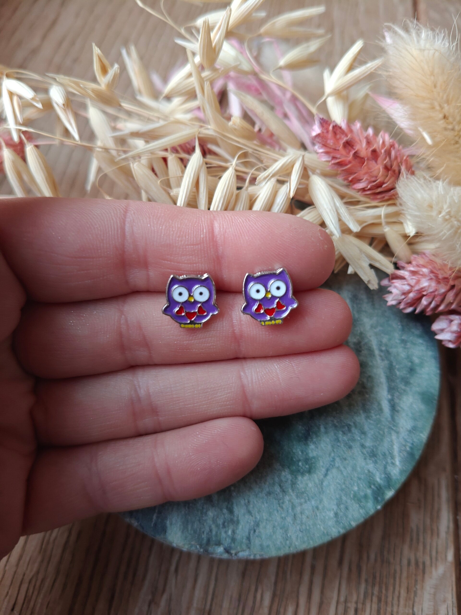 Oorbel KI18: paarse uiltjes