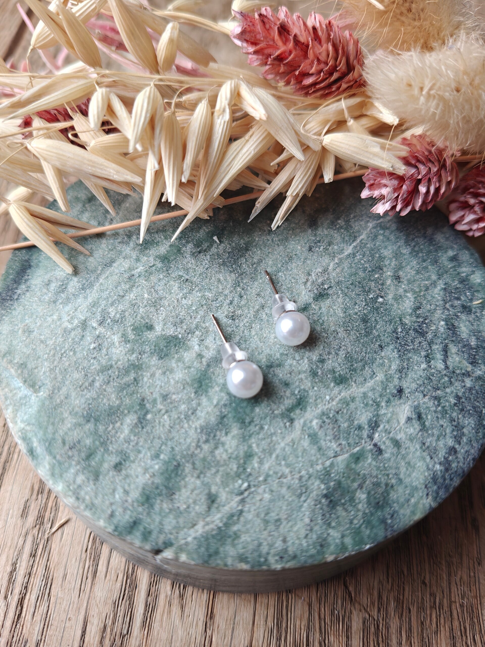 Oorbel KLEIN52: witte kleine oorbellen