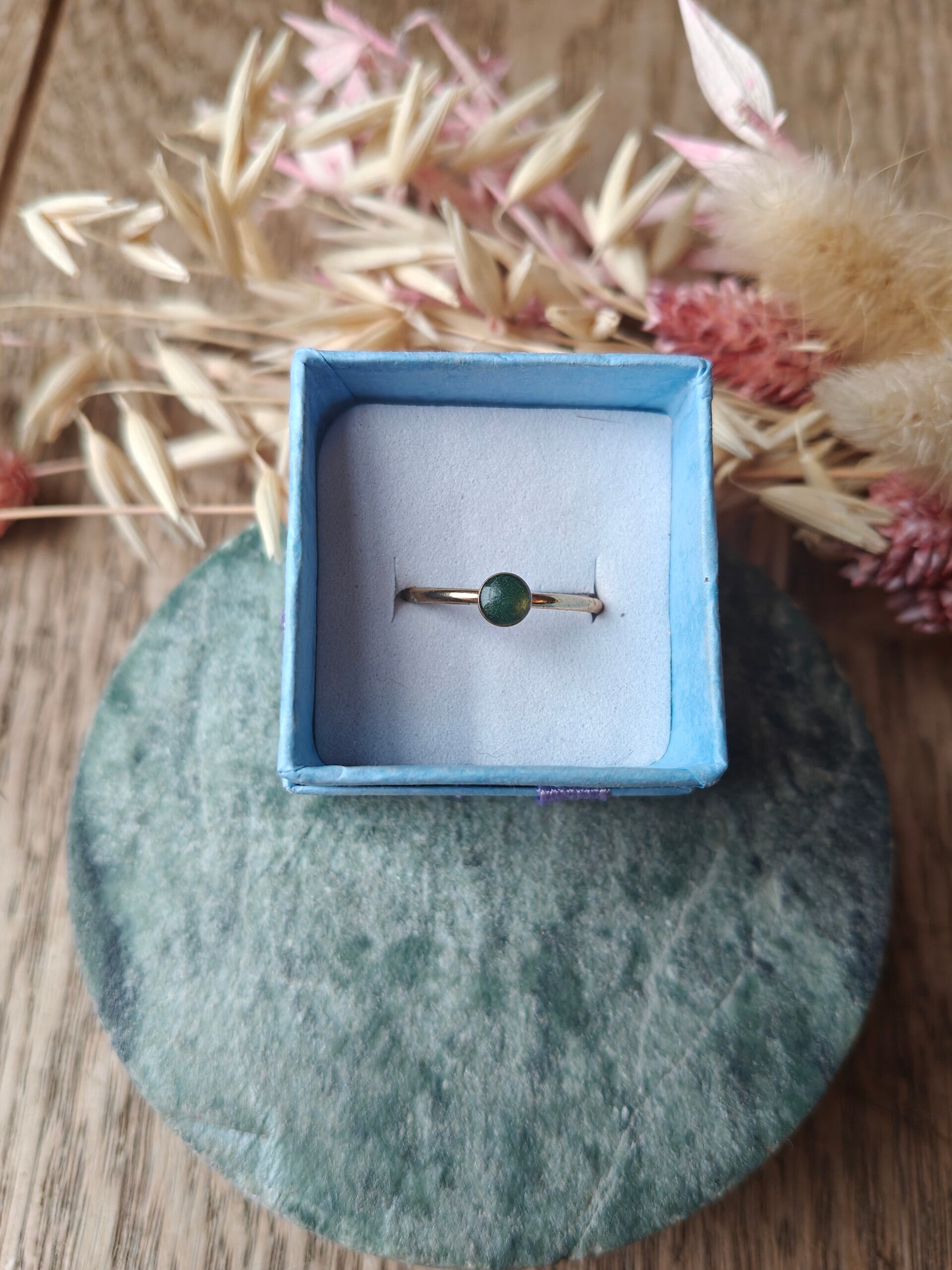 Ring G2: verstelbare fijne groenkleurige ring