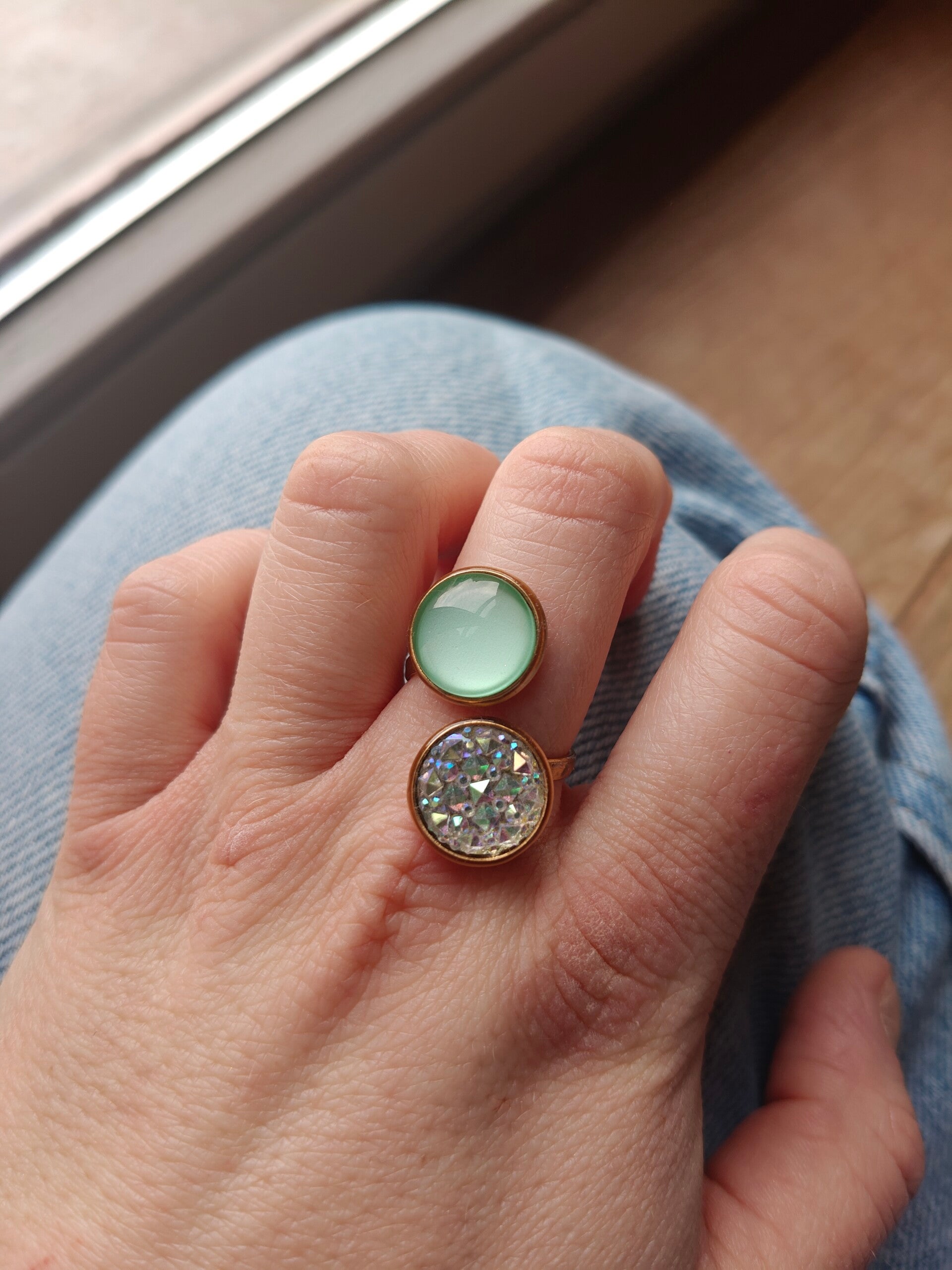 Ring G12: pastelgroene ring met glitter transparant steentje