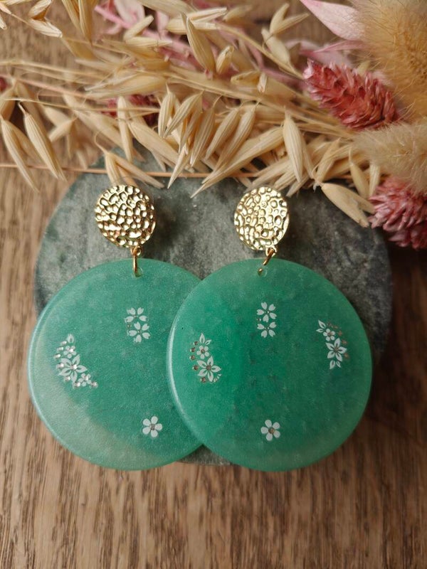 Oorbel UITVERKOOP 6: groene oorbellen met Witten bloemen