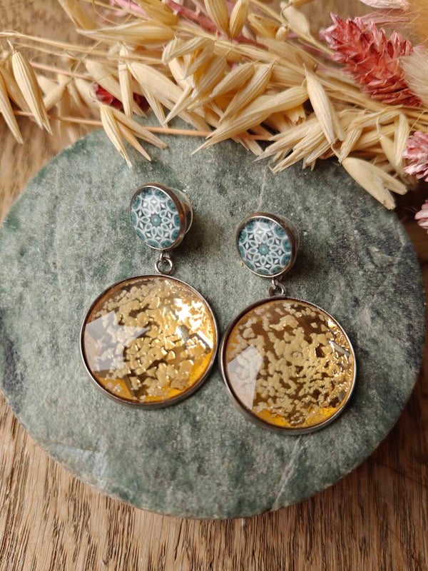 Oorbel UITVERKOOP 11: champagne hanger met meerkleurige prikker