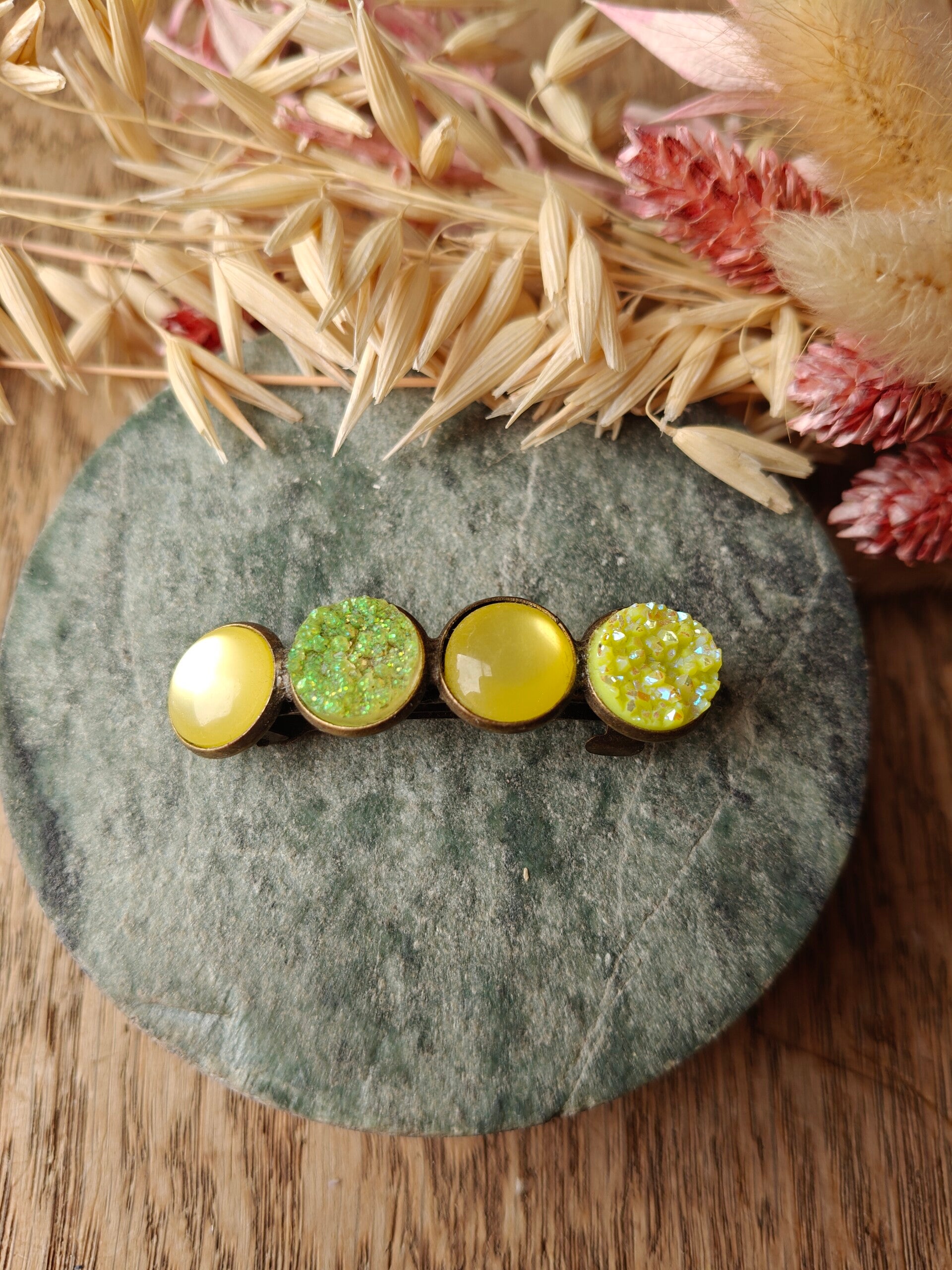 Haarspeld 7: gele haarspeld