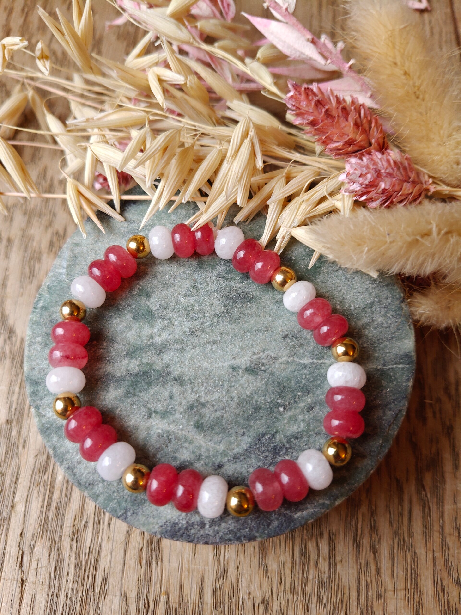 armband etalage 1 - 16: rood met wit en gouden armband