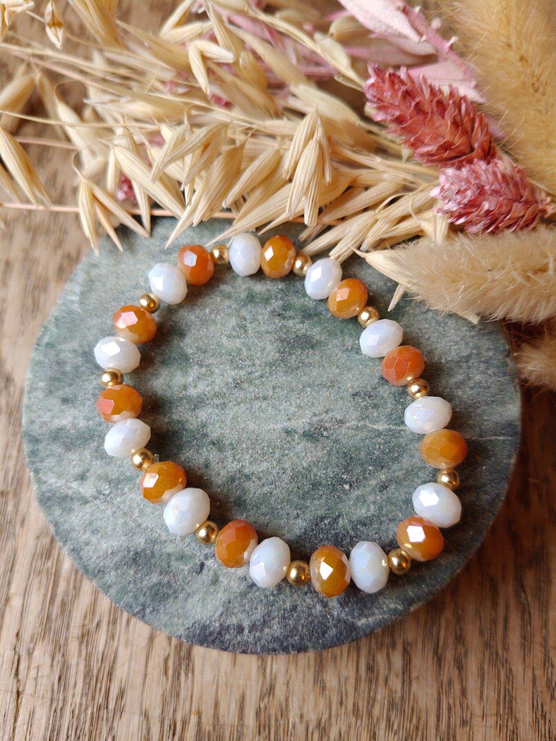 armband etalage 1 - 17: bruin met wit en gouden armband