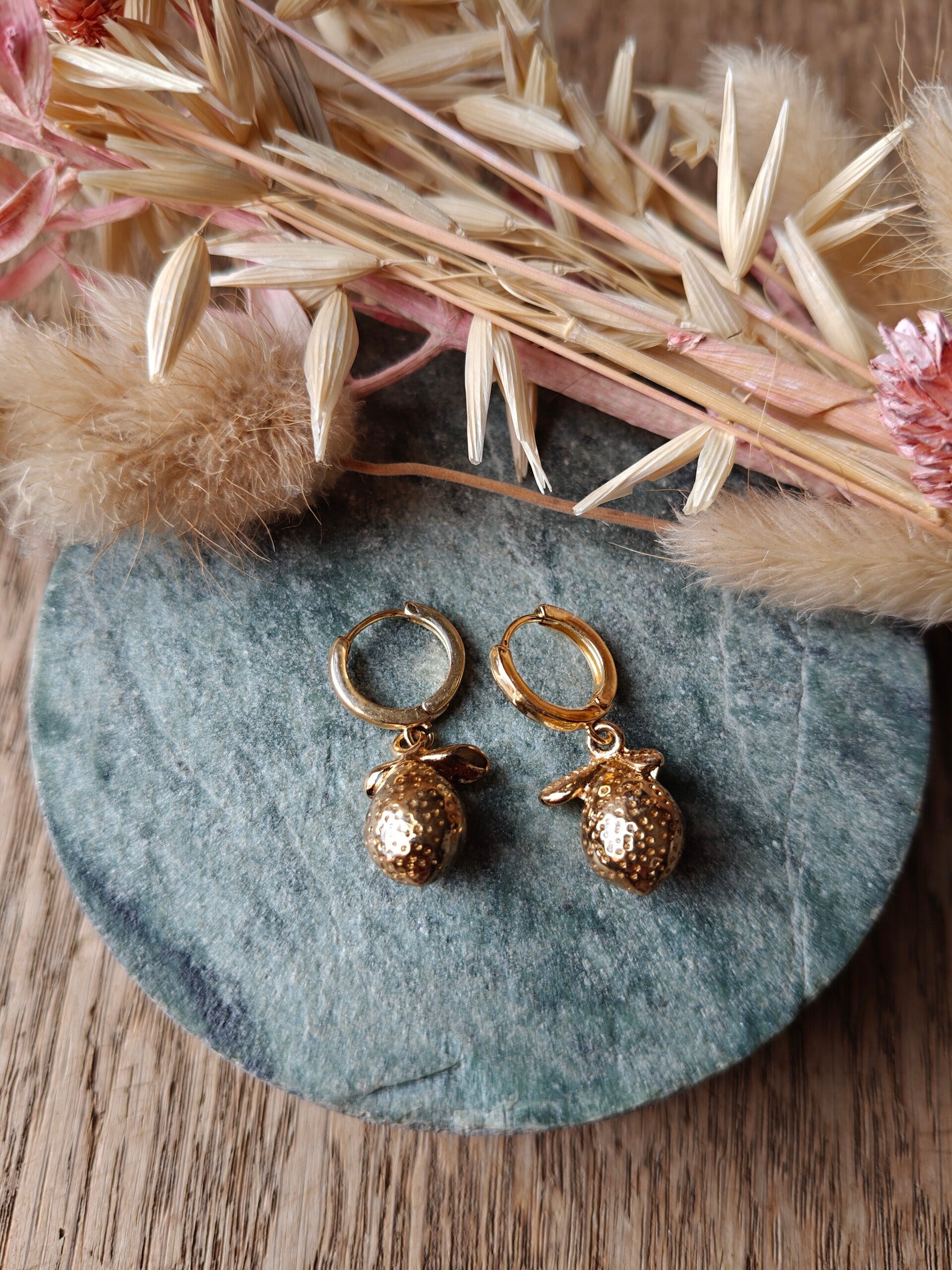 Oorbel KLEIN 43: gouden ringetje met citroentje