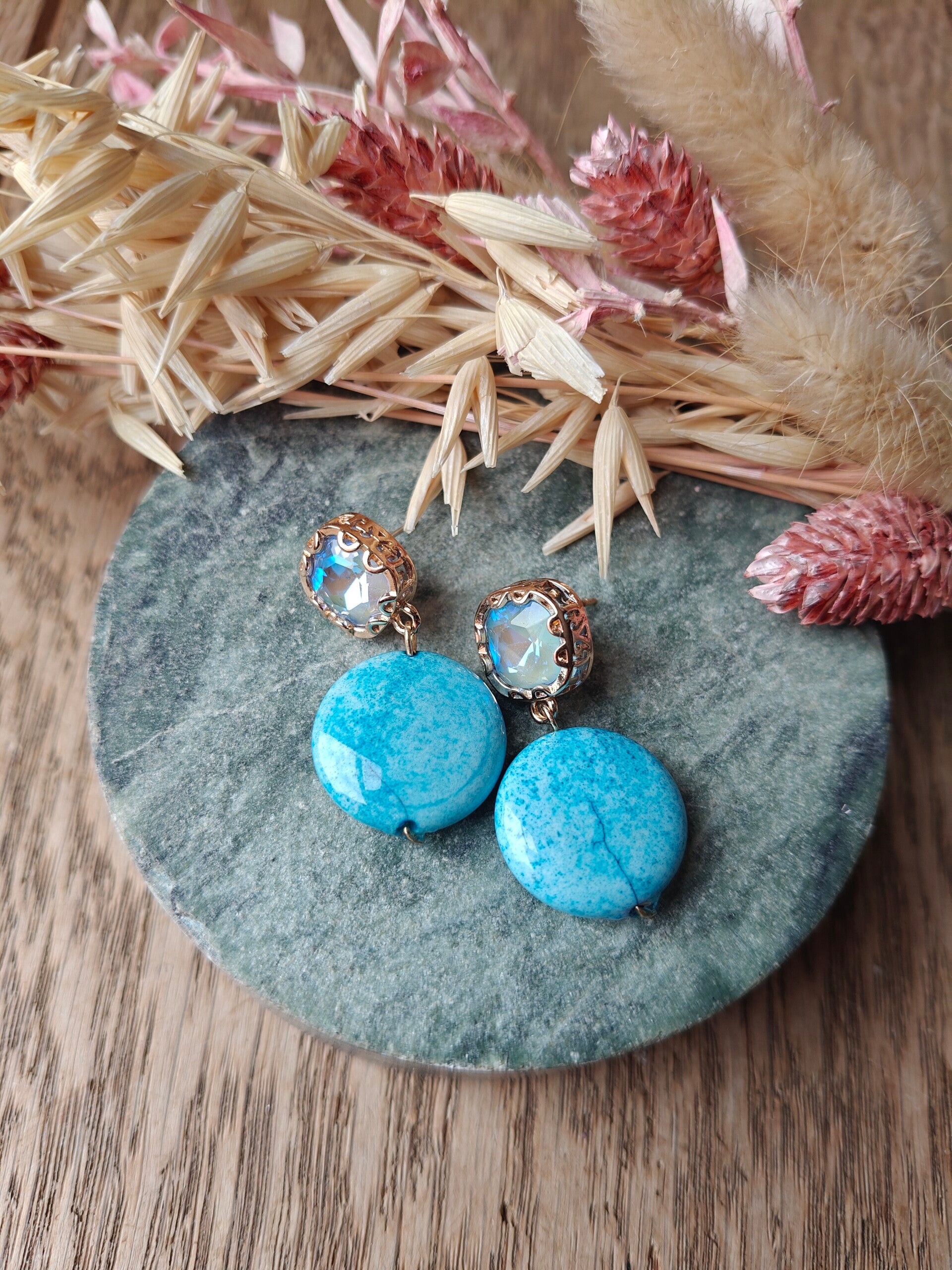 Oorbel B23: blauw steentje met blauwe prikker