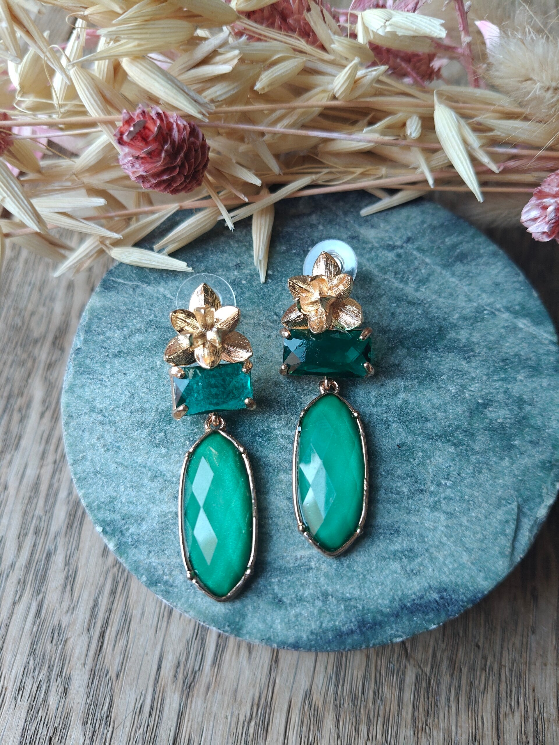 Oorbel GRO17: groene hanger met groene glassteen