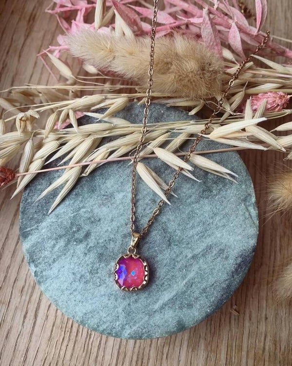 Ketting: gouden ketting met roos steentje