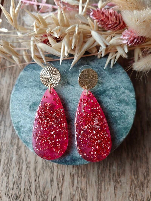 Oorbel ROZ14: roze hanger met gouden prikker