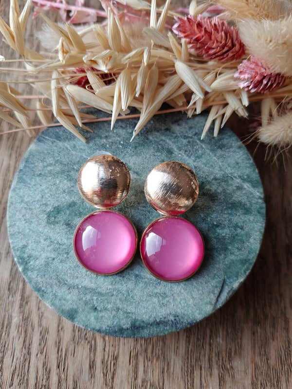 Oorbel ROZ13; roze hanger met gouden prikker