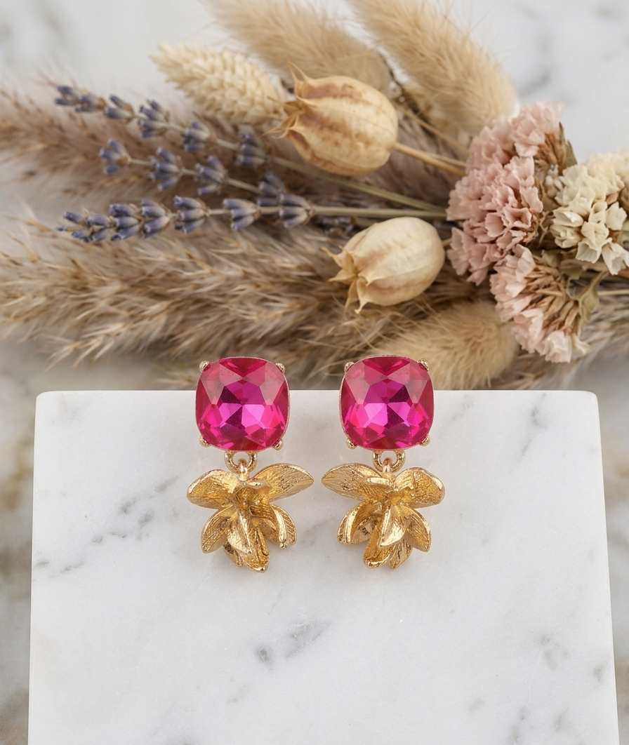 Oorbel: ROZ19: roze prikker met gouden bedel