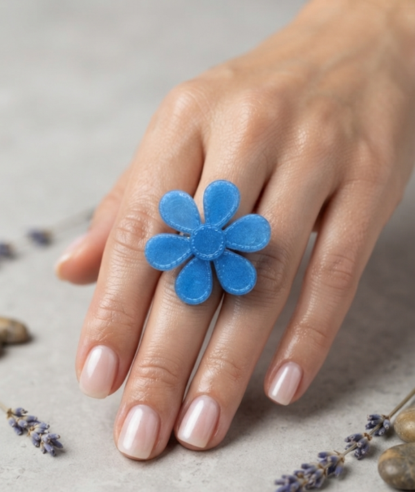 Ring B9: grote blauwe bloem