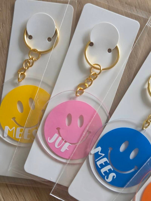 Sleutelhanger Juf of Meester met Smiley – Kleurrijk Bedankje voor het Einde van het Schooljaar