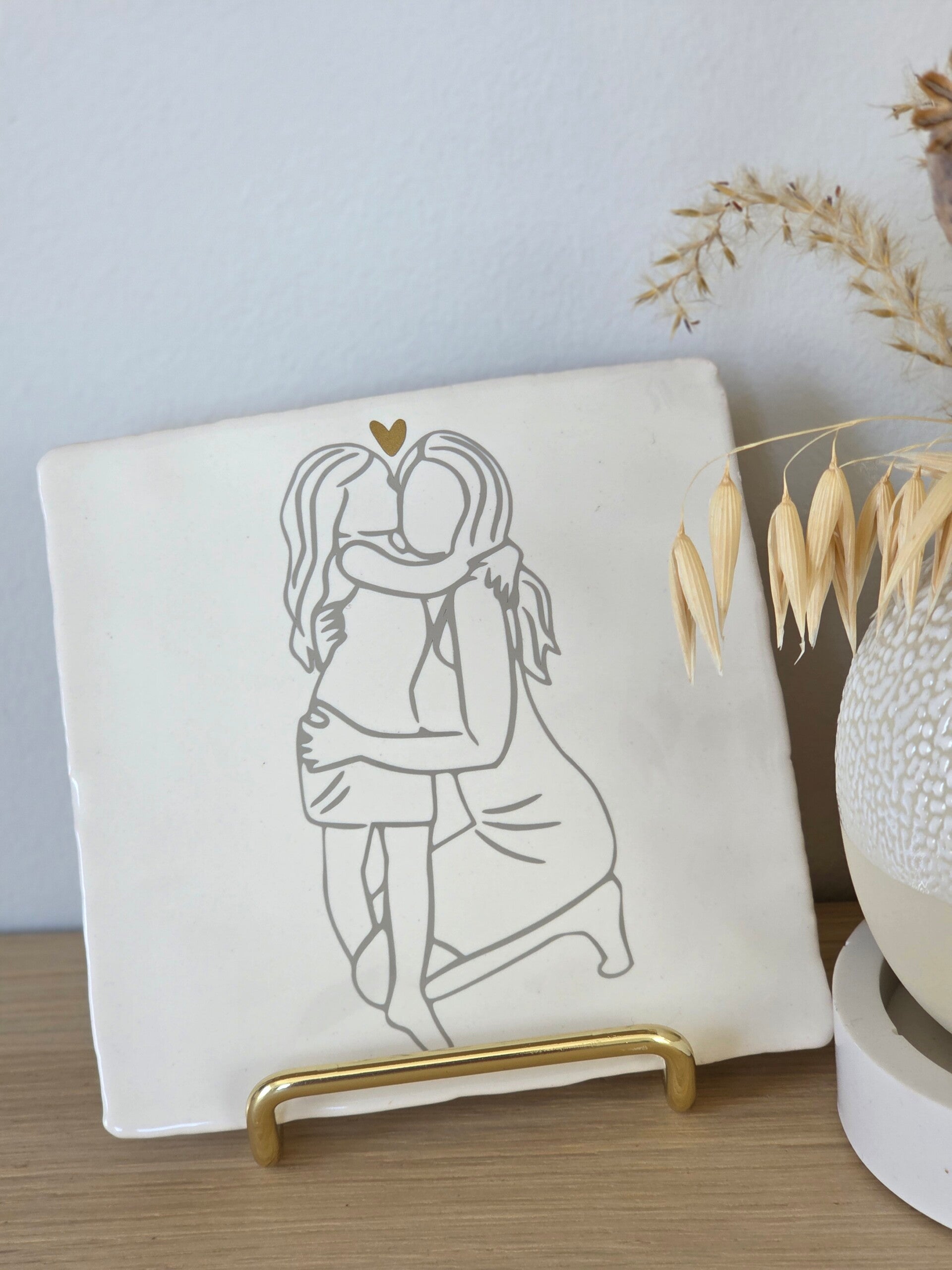 Keramieken tegeltje met moeder & dochter illustratie | Gouden hartje | 10x10 cm