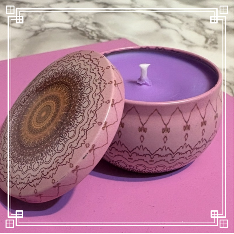 Petite bougie à fragrance de lavande décorée