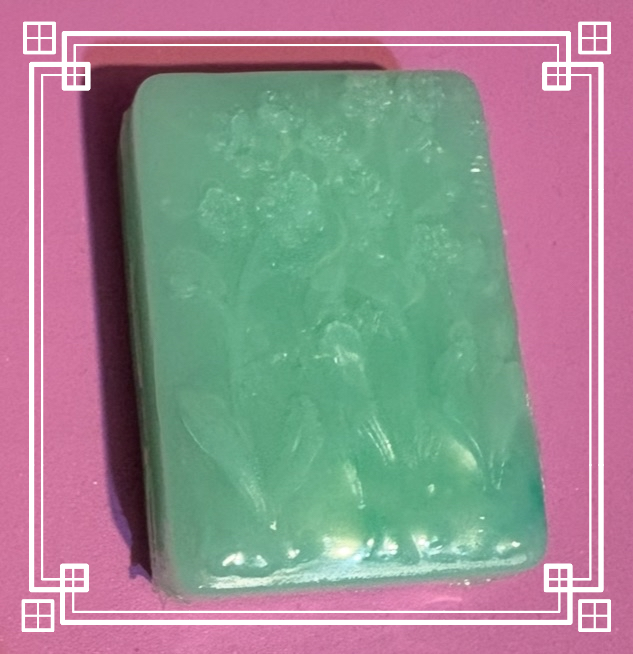 Petite barre de savon avec motifs au citron et à l'arbre à thé