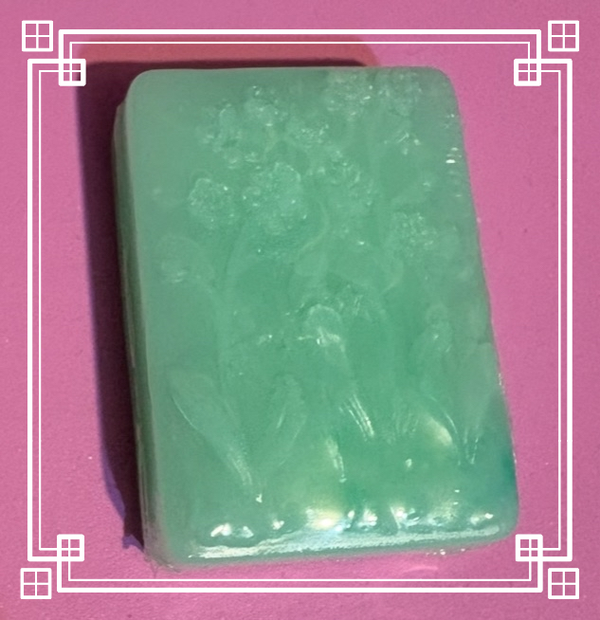 Petite barre de savon avec motifs au citron et à l'arbre à thé