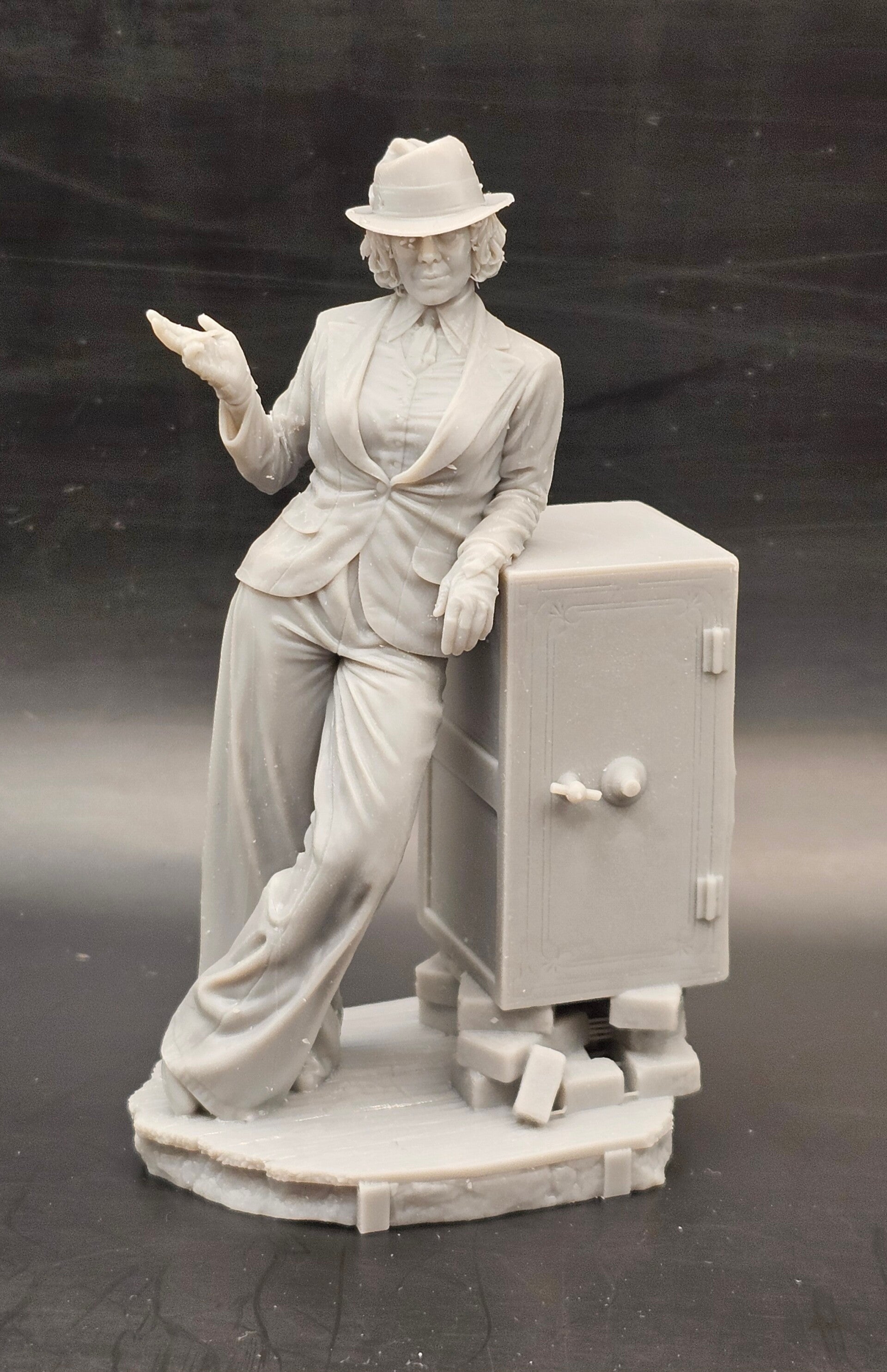 Helen McCrory as Polly Gray (on base) in PEAKY BLINDERS