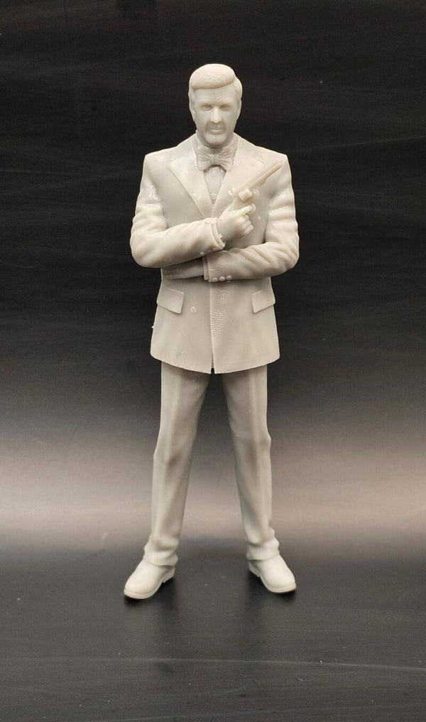 Roger Moore as James Bond 007 (Smith & Weston .44 Magnum) in JAMES BOND LIVE AND LET DIE