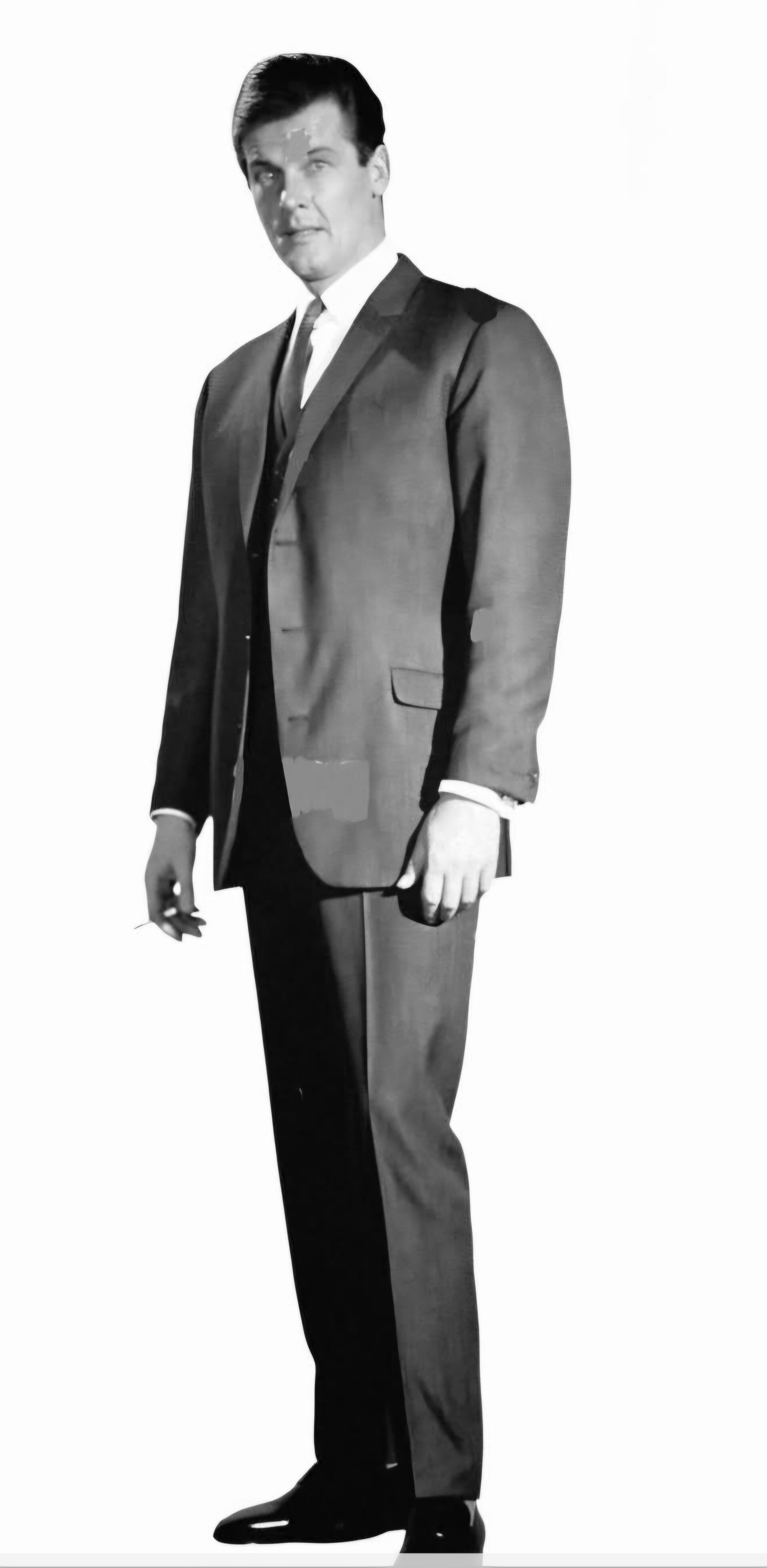 Roger Moore as Simon Templar in THE SAINT