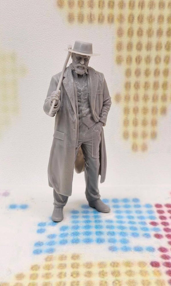 Tom Hardy as Alfie Solomans (with hat) in PEAKY BLINDERS