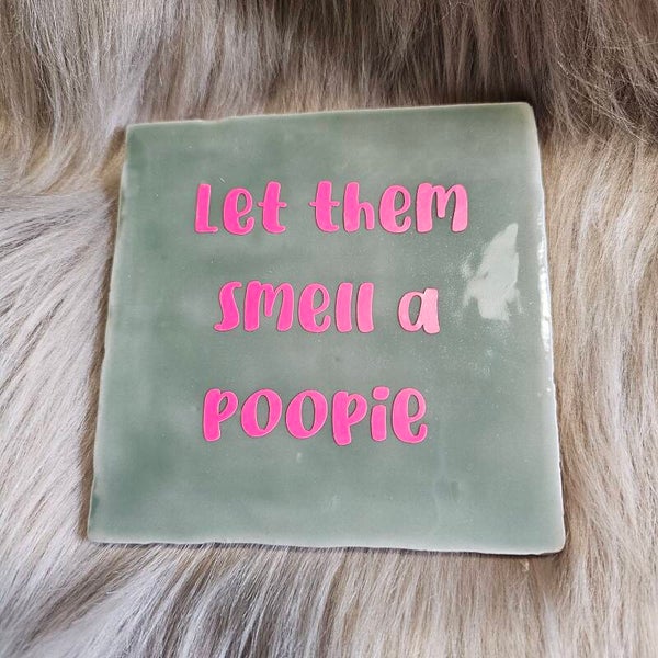 Tegel let thema smell a poopie