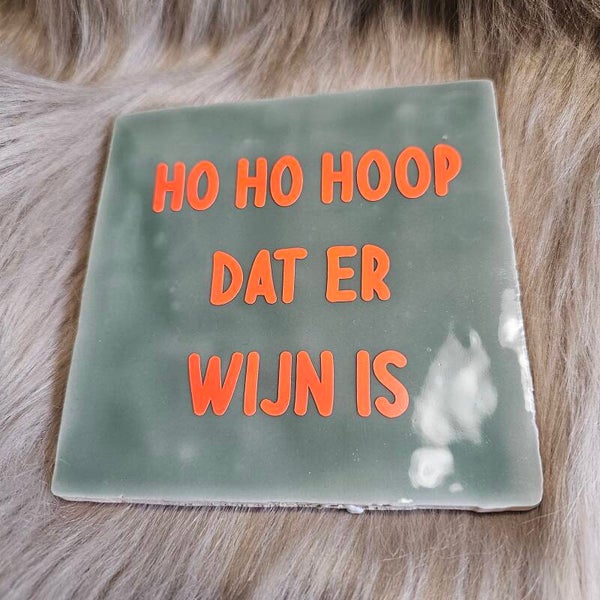 Tegel ho ho hoop dat er wijn is