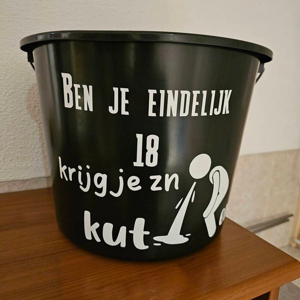 Emmer Ben je eindelijk 18 krijg je z'n kut kots emmer