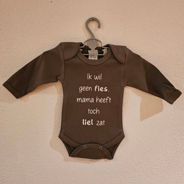 Ik wil geen fles, mama heeft tiet zat