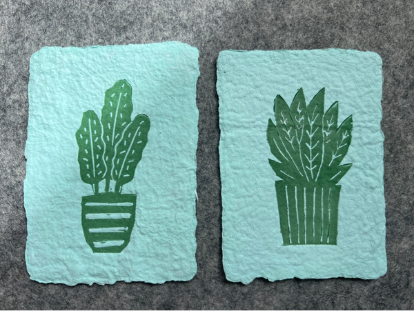 Set van 2 kleine linoprints planten op handgeschept papier