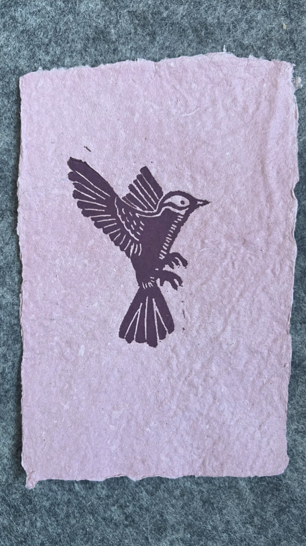 linoprint vogeltje op handgeschept papier