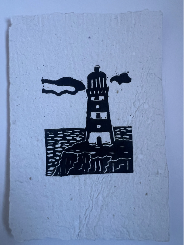 kleine linoprint "vuurtoren" op handgeschept papier.