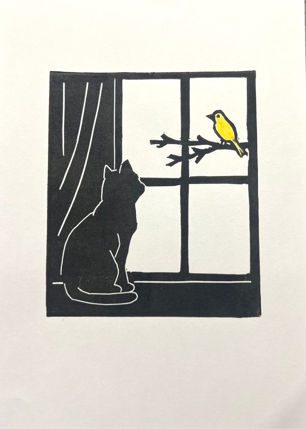 Linosnede kat kijkt naar vogel
