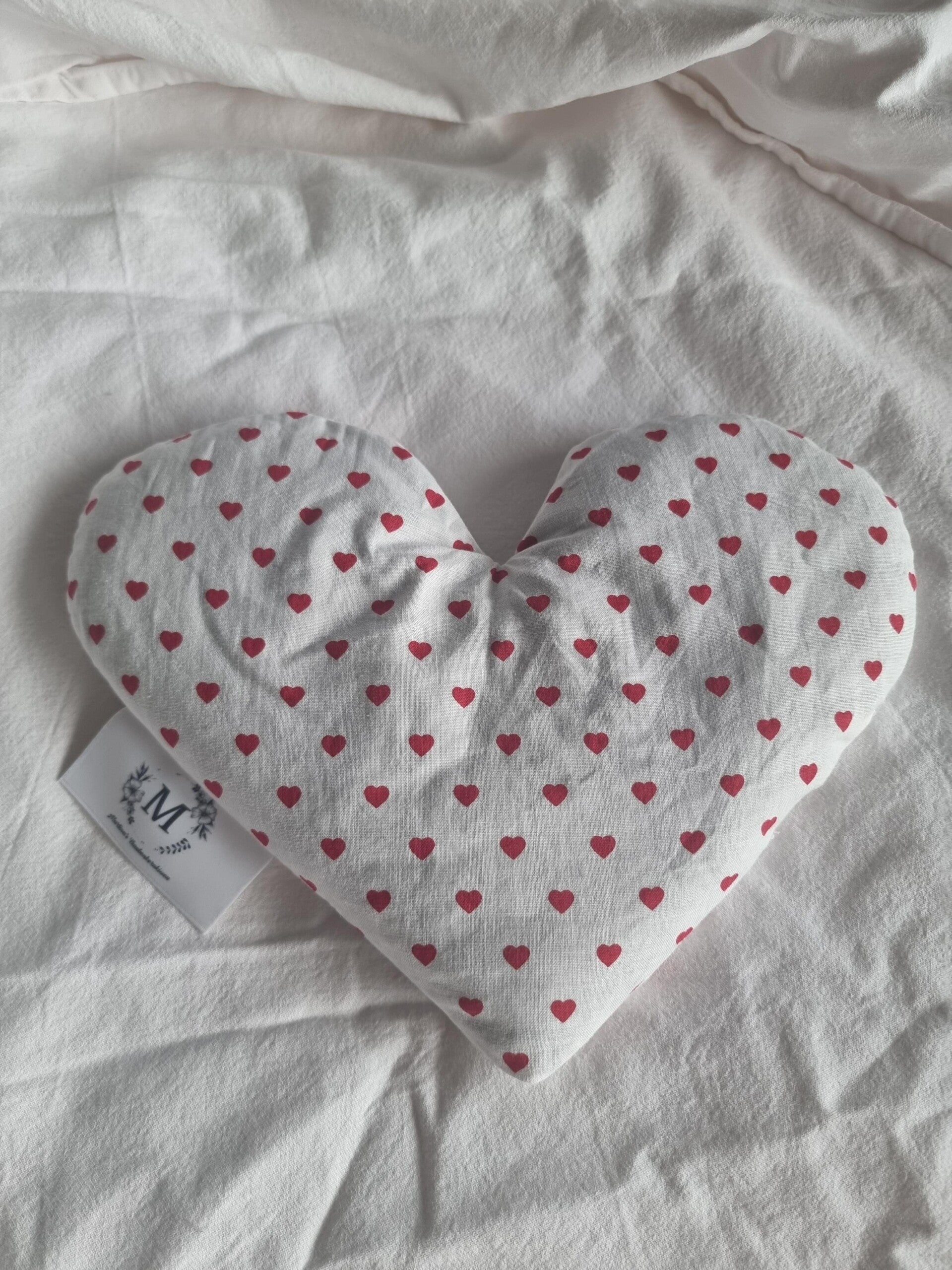 Traubenkernkissen in Herzform weiss/ rot