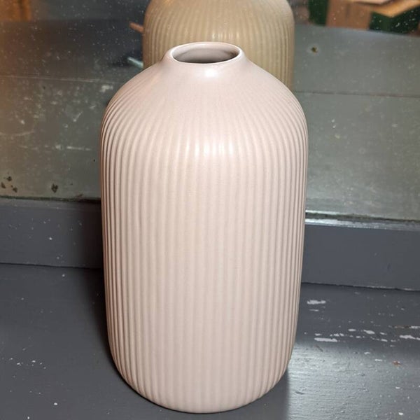 Beige ribbelvaas Hoog 19 cm