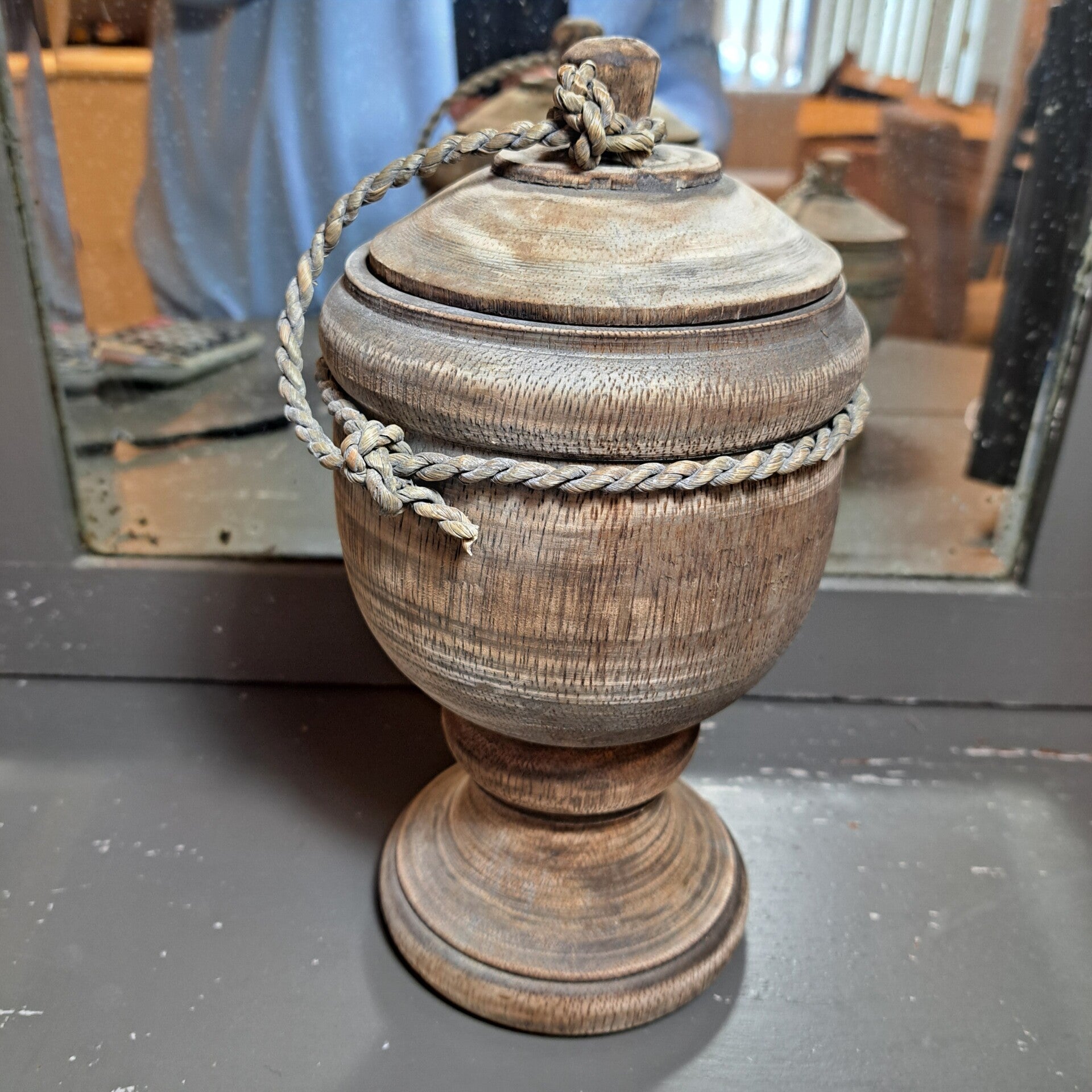 Houten pot met deksel 24.5cm hoog