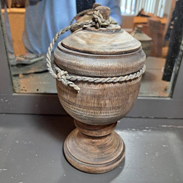 Houten pot met deksel 24.5cm hoog
