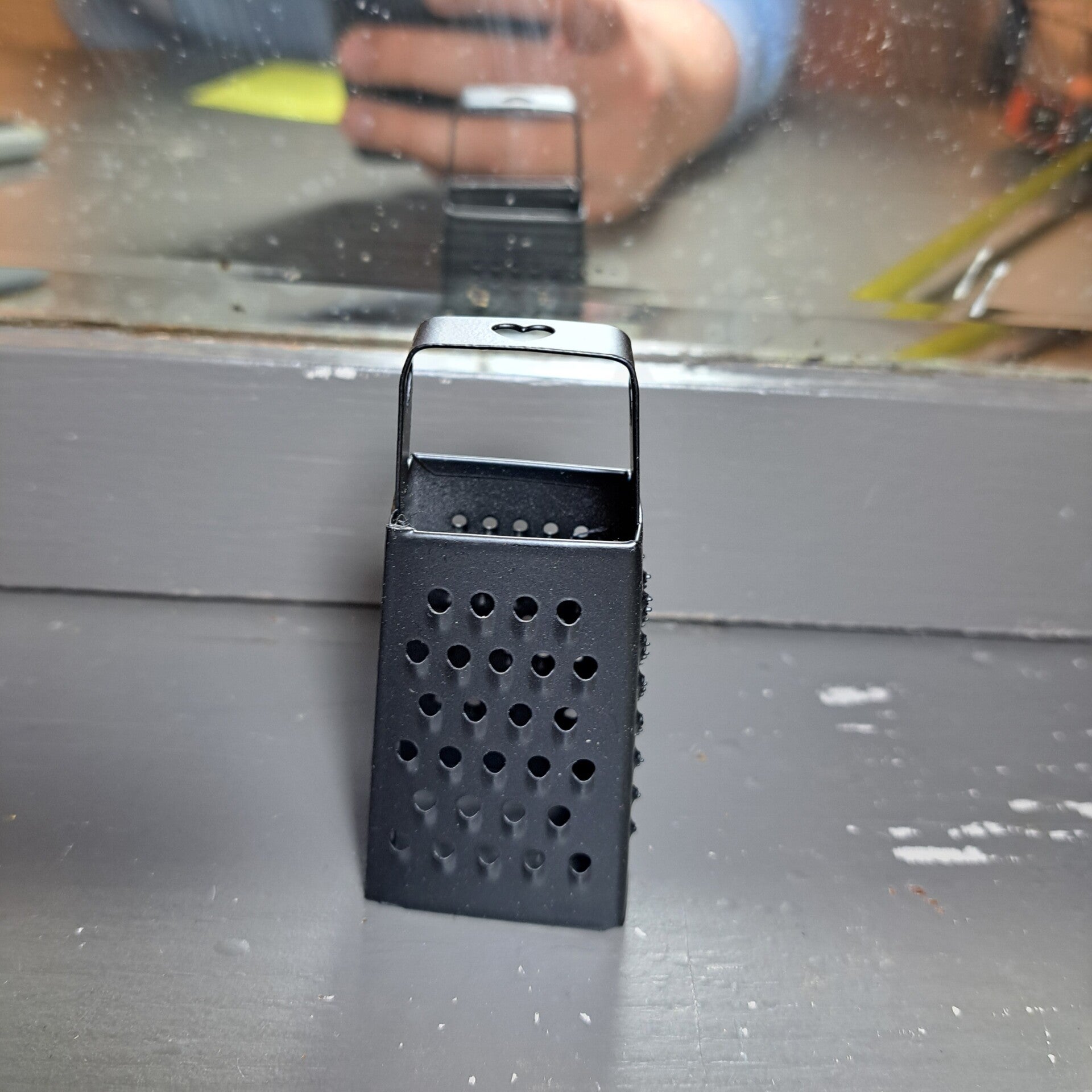 Zwarte rasp voor amberblokjes 8cm