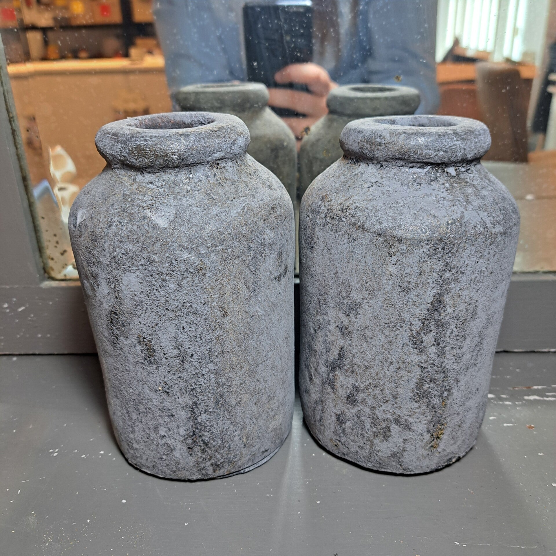 Setje robuuste potjes dus prijs is voor 2 potten +/-15cm hoog
