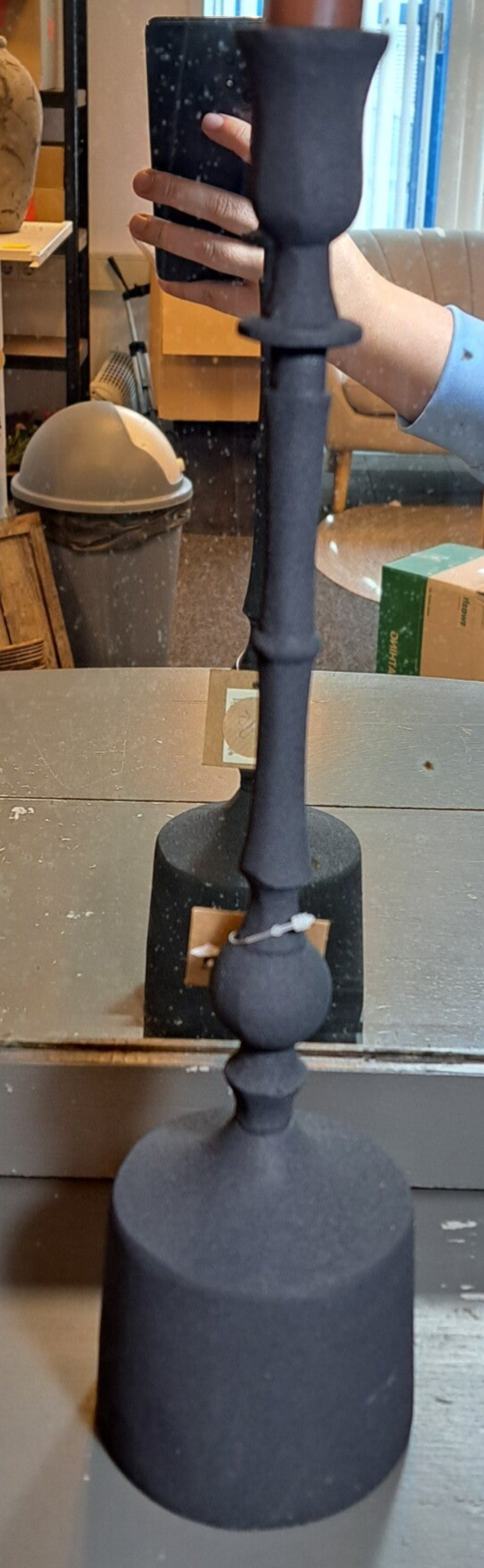 Zwarte kandelaar 39cm hoog