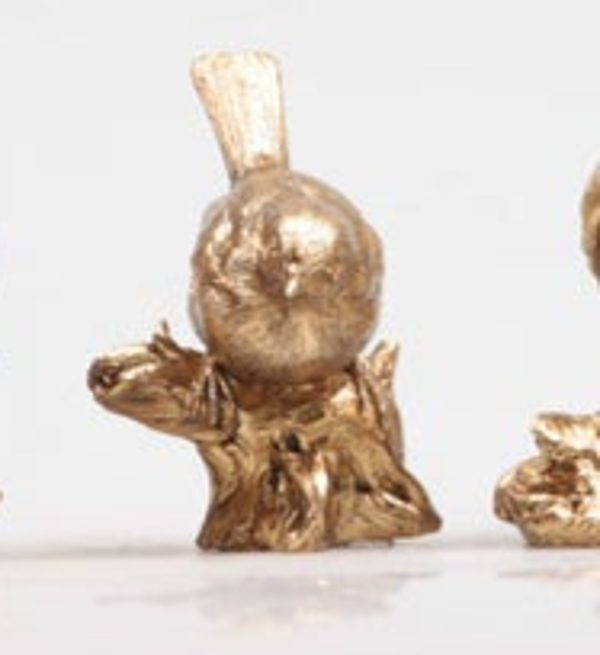 Vogel op steen/stronk 3 8.5x5x10 cm goud