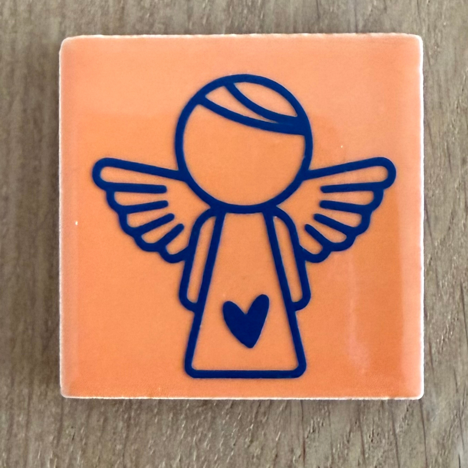 Tegel 'engeltje' oranje met blauw, 4,5x4,5 cm