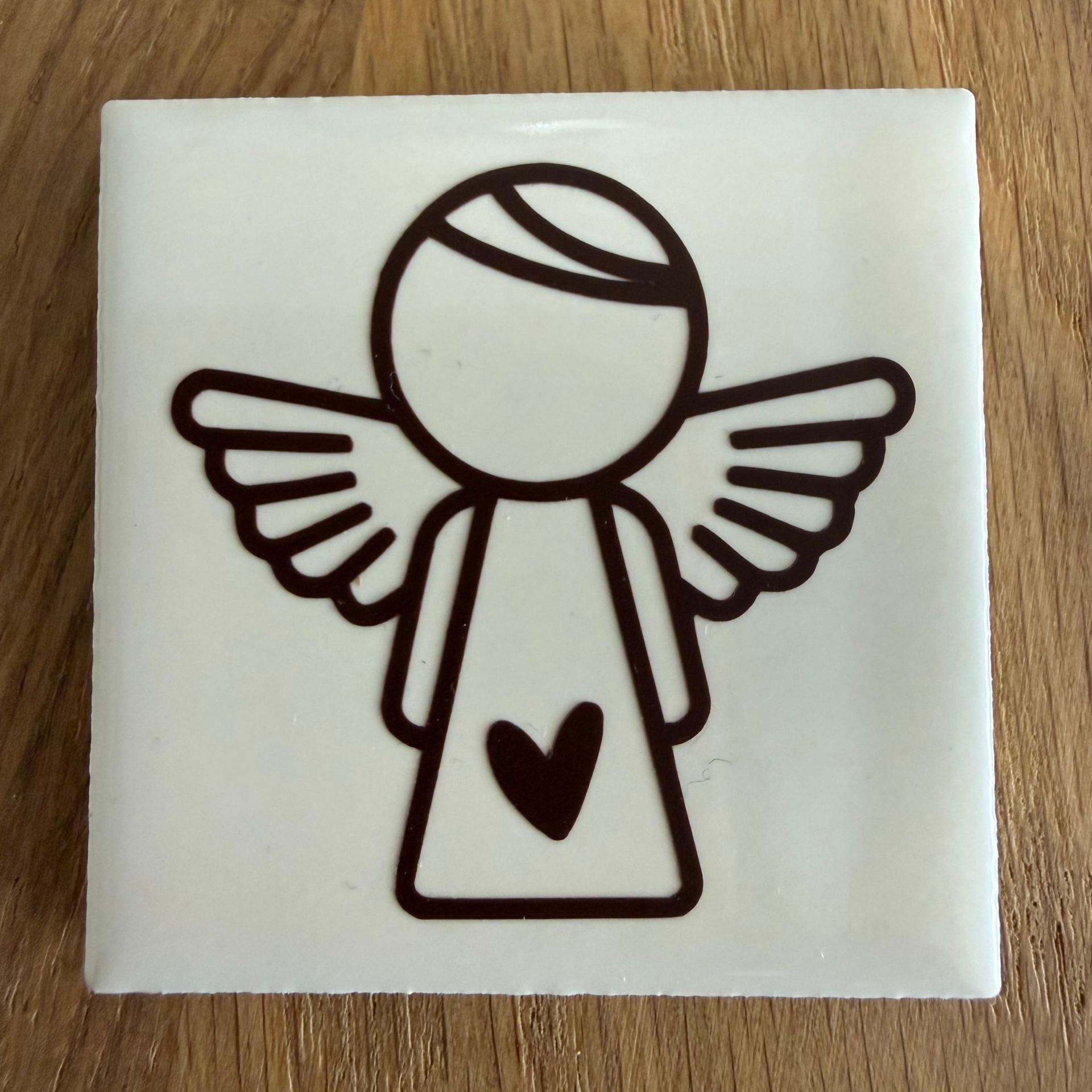 Tegel 'engeltje' beige met bruin, 4,5x4,5 cm
